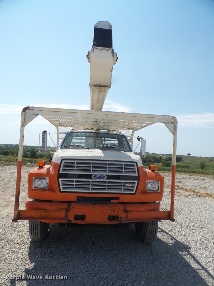 image for item DC5356 1985 Ford F800 bucket truck
