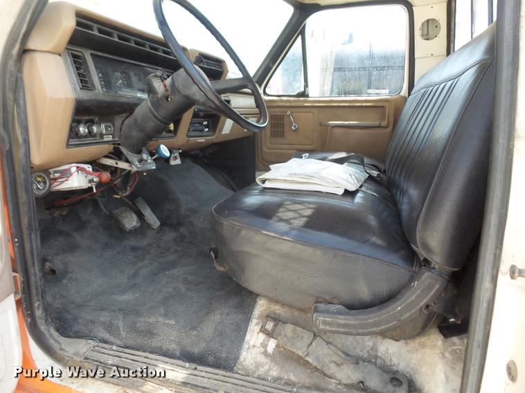 image for item DC5356 1985 Ford F800 bucket truck