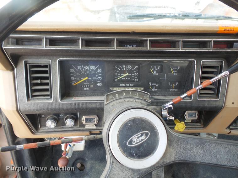 image for item DC5356 1985 Ford F800 bucket truck