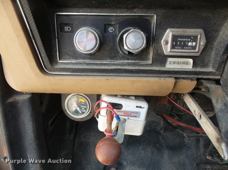 image for item DC5356 1985 Ford F800 bucket truck