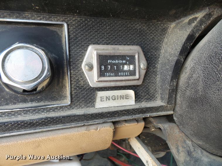 image for item DC5356 1985 Ford F800 bucket truck