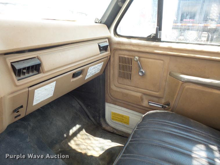 image for item DC5356 1985 Ford F800 bucket truck