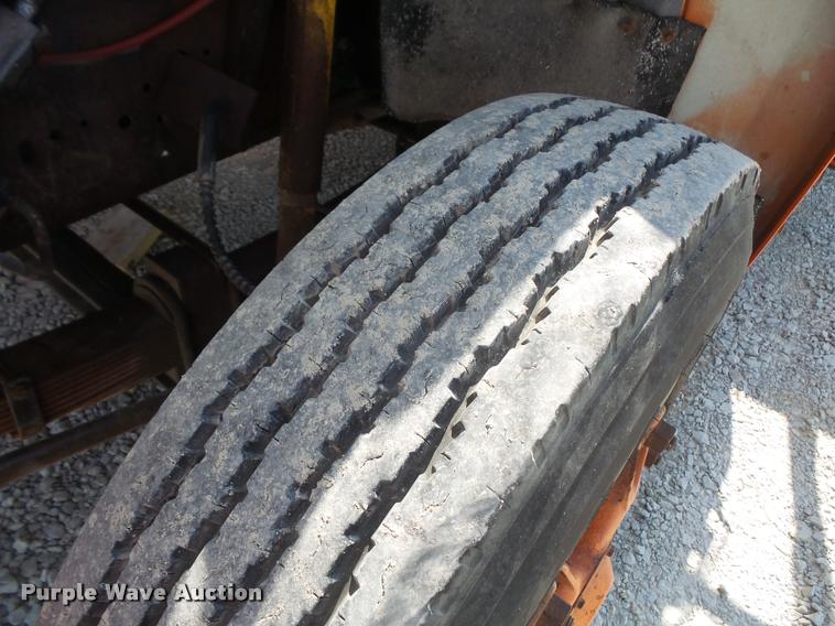 image for item DC5356 1985 Ford F800 bucket truck