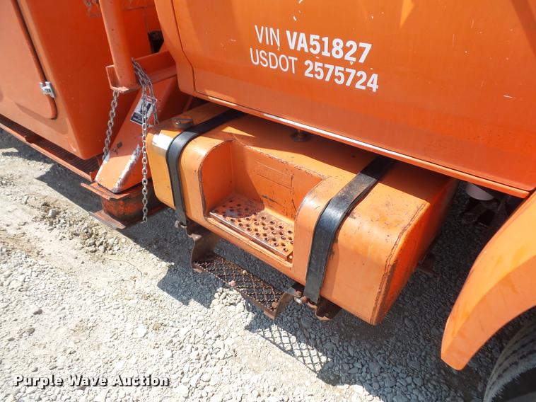 image for item DC5356 1985 Ford F800 bucket truck