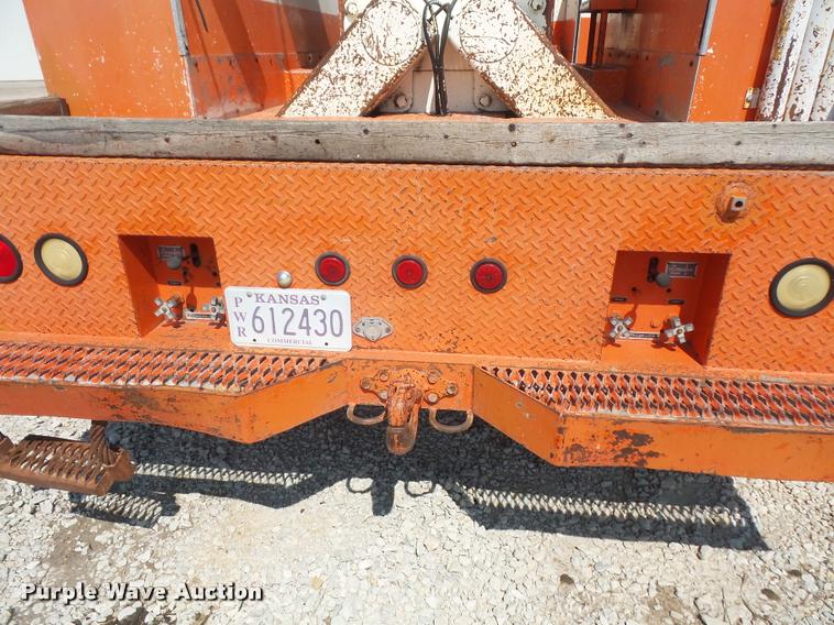 image for item DC5356 1985 Ford F800 bucket truck