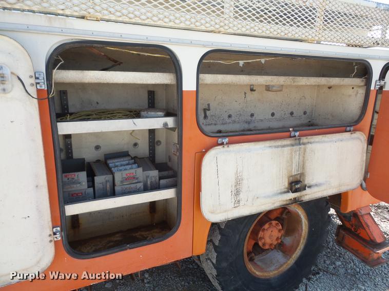 image for item DC5356 1985 Ford F800 bucket truck