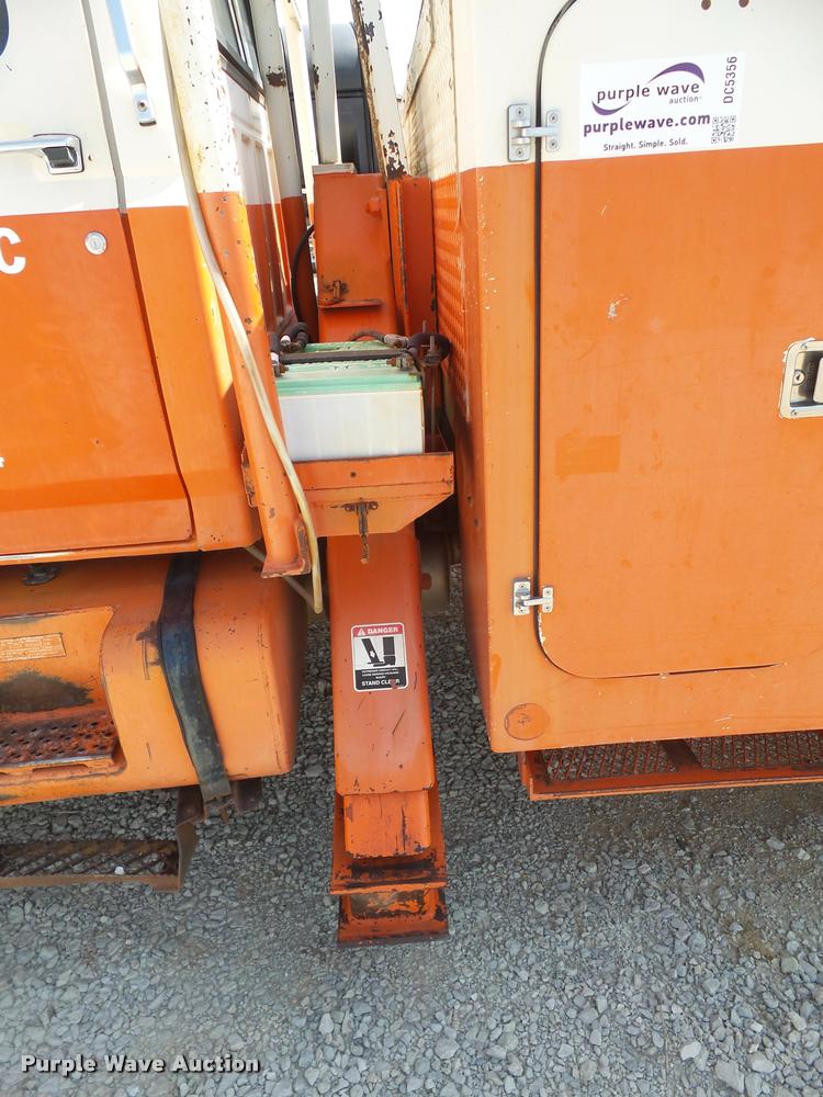 image for item DC5356 1985 Ford F800 bucket truck