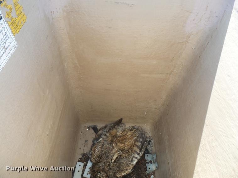 image for item DC5356 1985 Ford F800 bucket truck