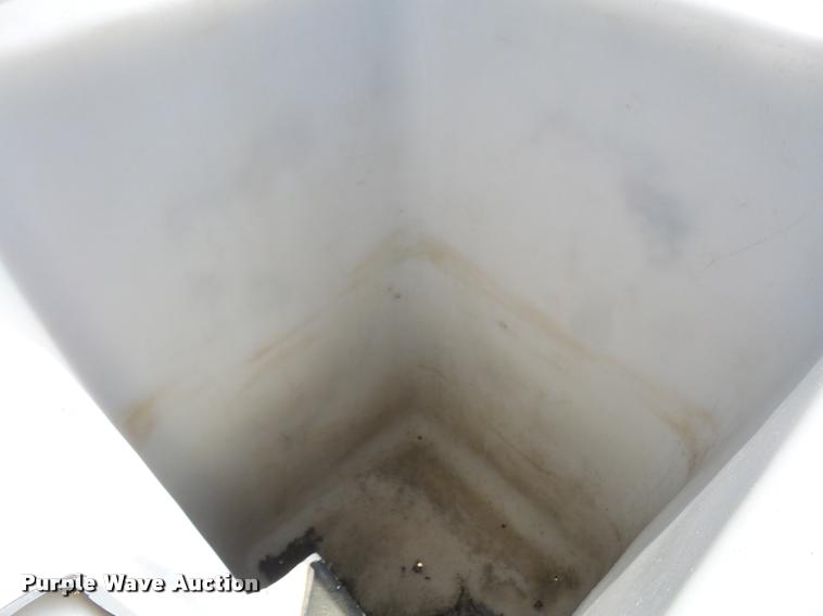 image for item DC5356 1985 Ford F800 bucket truck