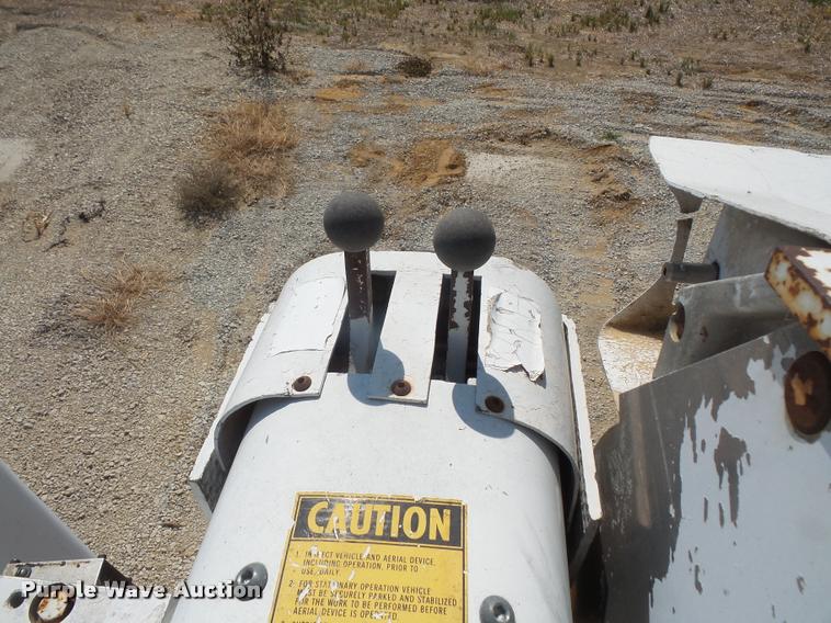 image for item DC5356 1985 Ford F800 bucket truck