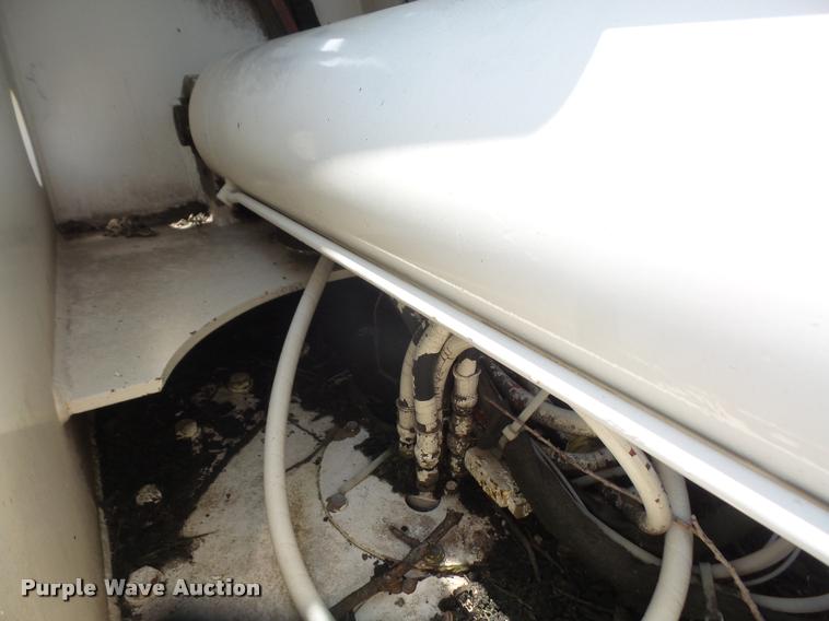 image for item DC5356 1985 Ford F800 bucket truck