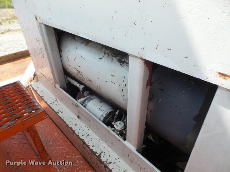 image for item DC5356 1985 Ford F800 bucket truck