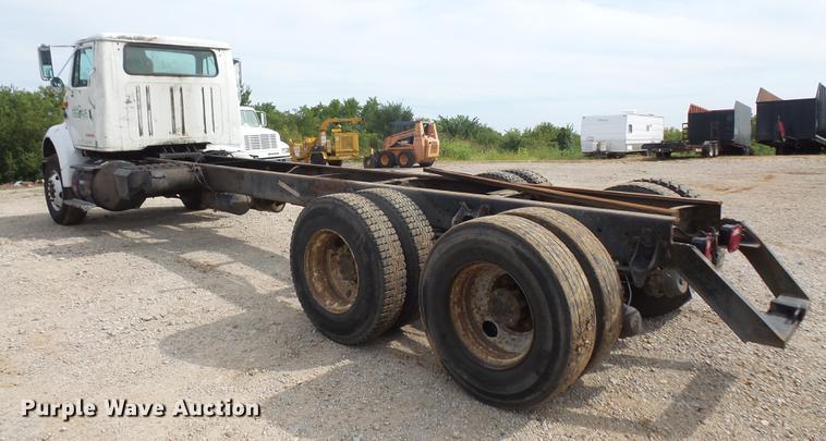 image for item DC5411 1999 International 8100 cab and chassis