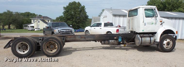 image for item DC5411 1999 International 8100 cab and chassis
