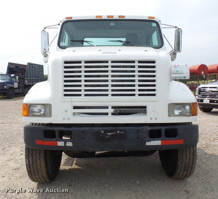 image for item DC5411 1999 International 8100 cab and chassis