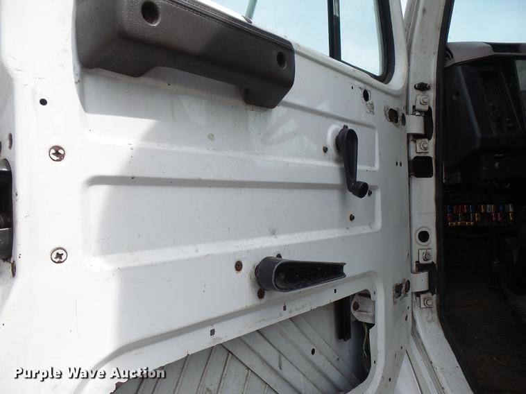 image for item DC5411 1999 International 8100 cab and chassis