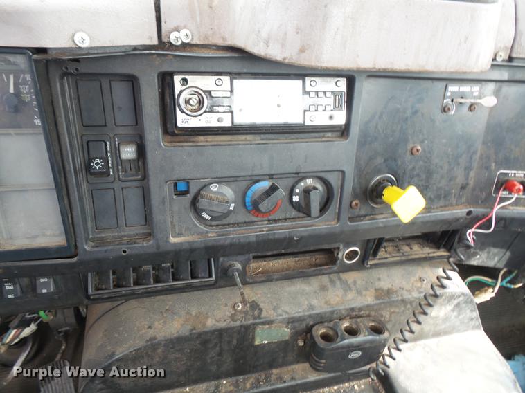 image for item DC5411 1999 International 8100 cab and chassis