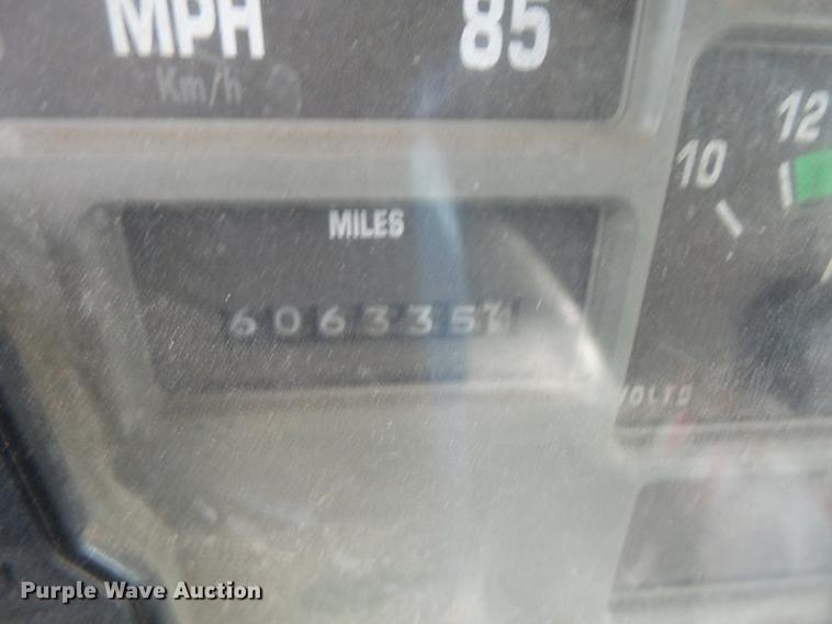 image for item DC5411 1999 International 8100 cab and chassis