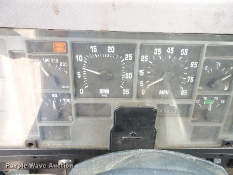 image for item DC5411 1999 International 8100 cab and chassis