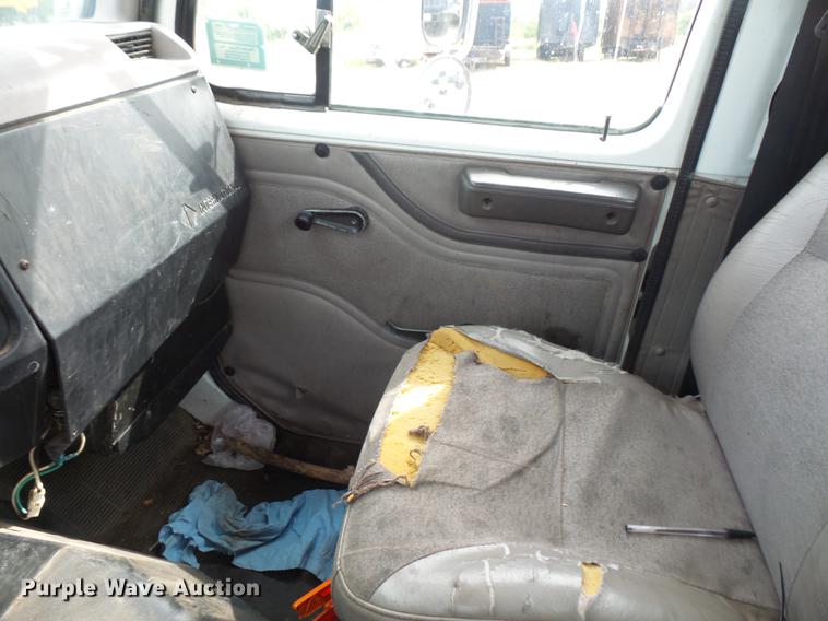 image for item DC5411 1999 International 8100 cab and chassis