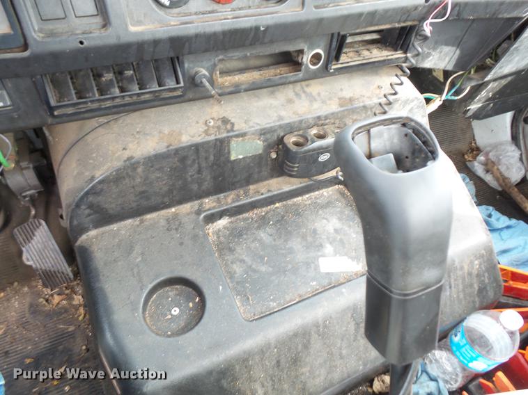 image for item DC5411 1999 International 8100 cab and chassis