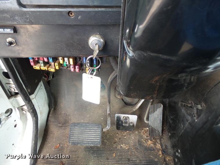 image for item DC5411 1999 International 8100 cab and chassis