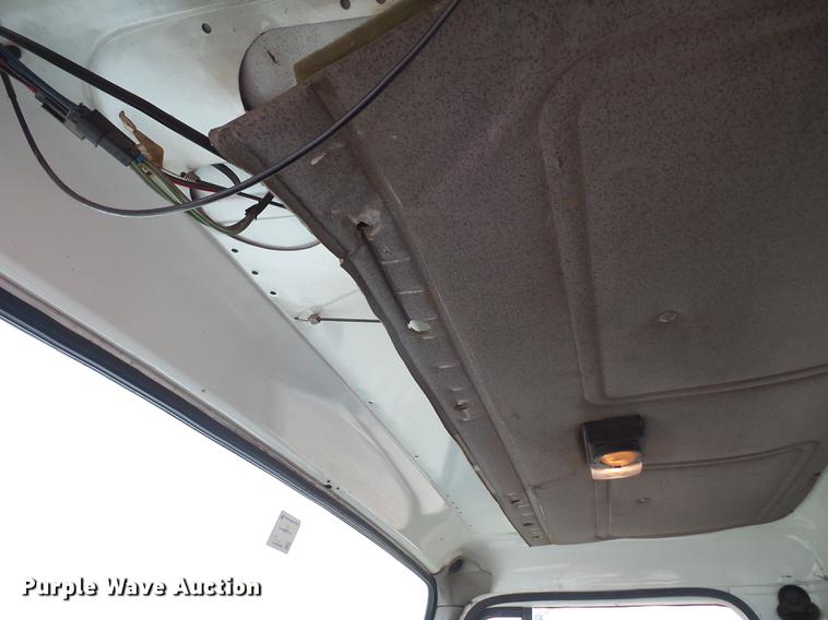 image for item DC5411 1999 International 8100 cab and chassis