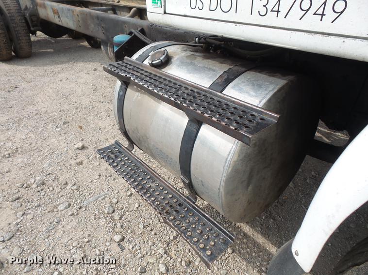 image for item DC5411 1999 International 8100 cab and chassis