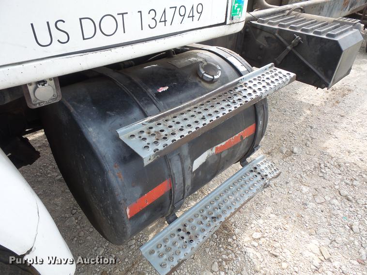 image for item DC5411 1999 International 8100 cab and chassis