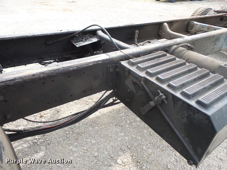 image for item DC5411 1999 International 8100 cab and chassis