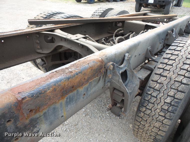 image for item DC5411 1999 International 8100 cab and chassis