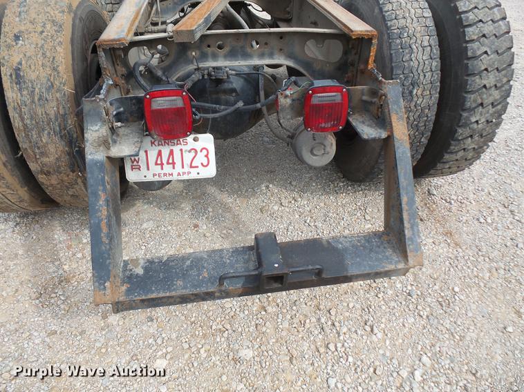 image for item DC5411 1999 International 8100 cab and chassis