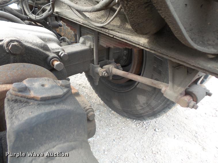 image for item DC5411 1999 International 8100 cab and chassis