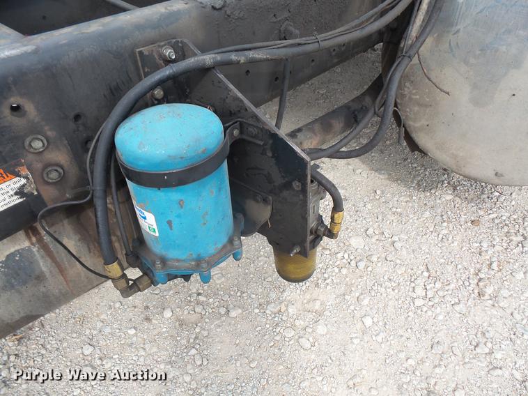 image for item DC5411 1999 International 8100 cab and chassis