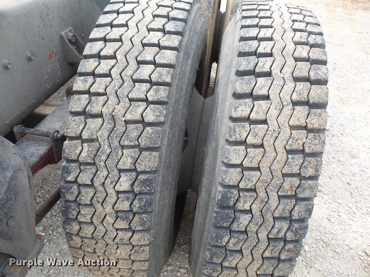 image for item DC5411 1999 International 8100 cab and chassis