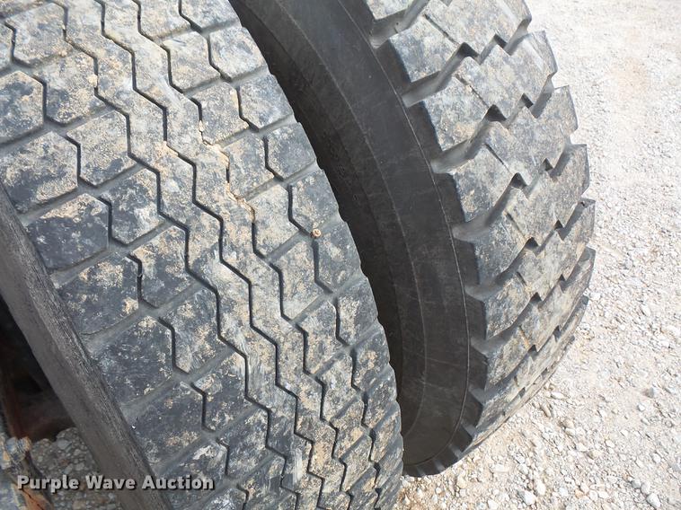 image for item DC5411 1999 International 8100 cab and chassis