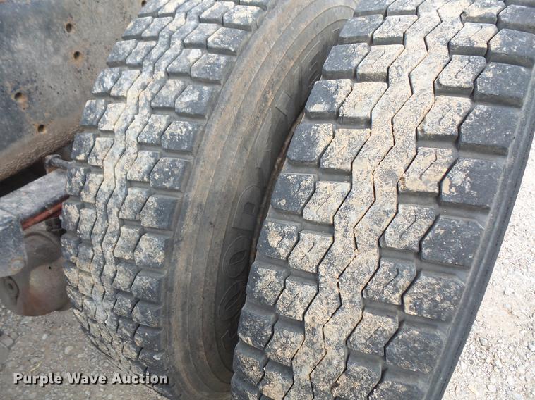 image for item DC5411 1999 International 8100 cab and chassis