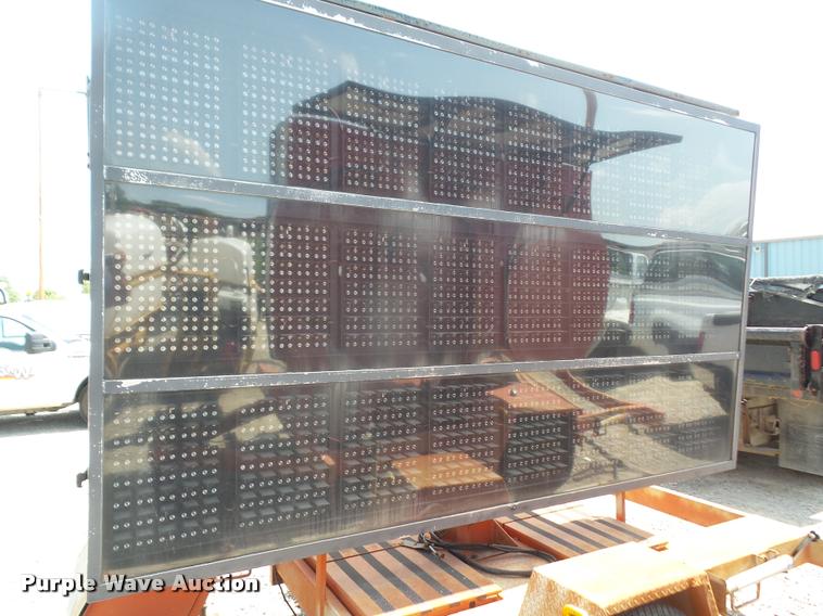 image for item DC5463 2001 Ver-Mac PCMS 1210 message board trailer