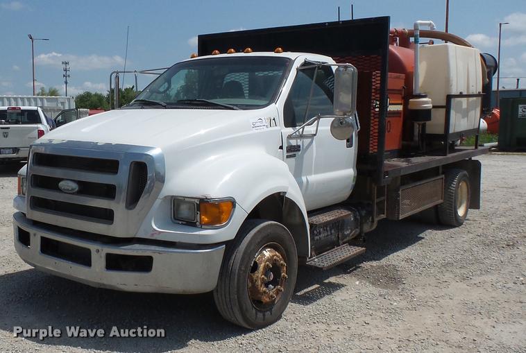 image for item DC5468 2009 Ford F650 Sper Duty flatbed truck