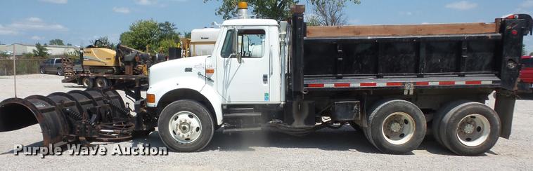 image for item DC5469 1999 International 4900 dump truck
