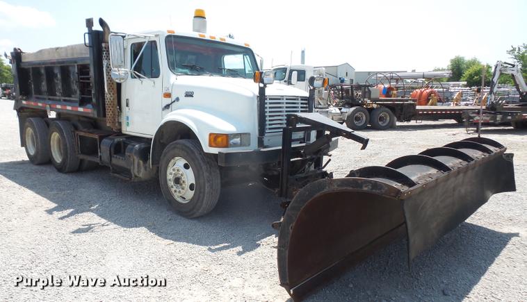 image for item DC5469 1999 International 4900 dump truck