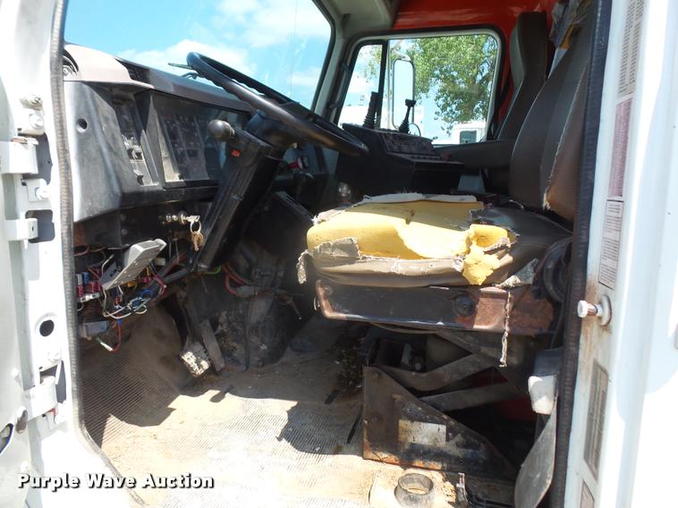 image for item DC5469 1999 International 4900 dump truck