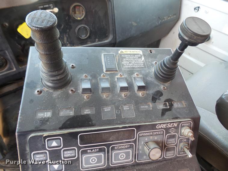 image for item DC5469 1999 International 4900 dump truck