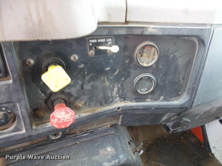 image for item DC5469 1999 International 4900 dump truck