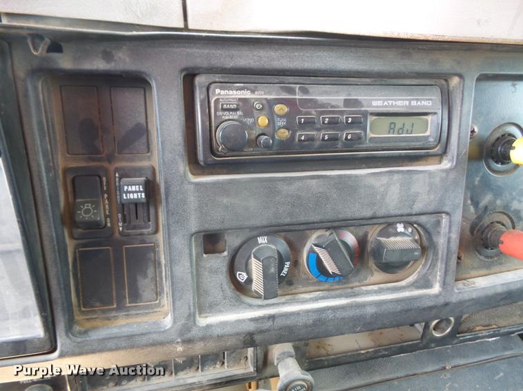 image for item DC5469 1999 International 4900 dump truck