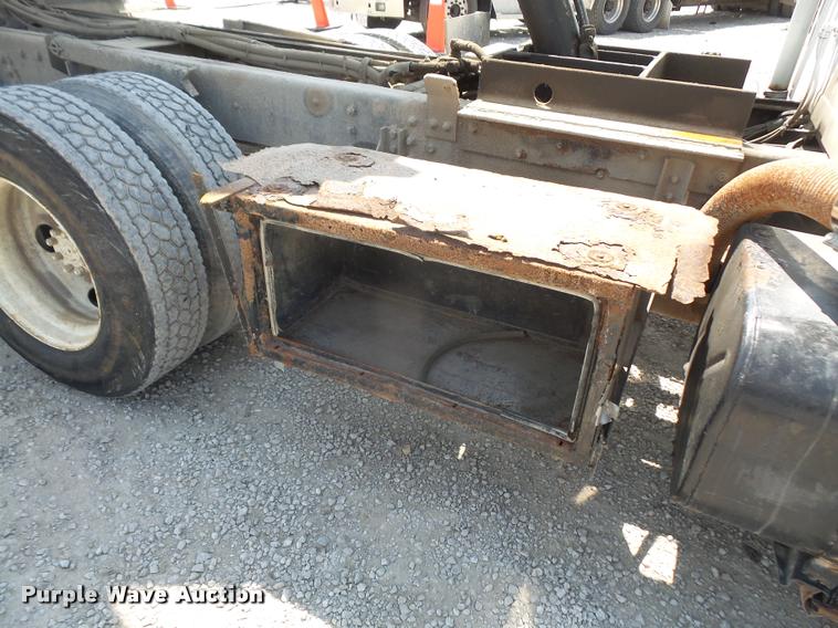 image for item DC5469 1999 International 4900 dump truck