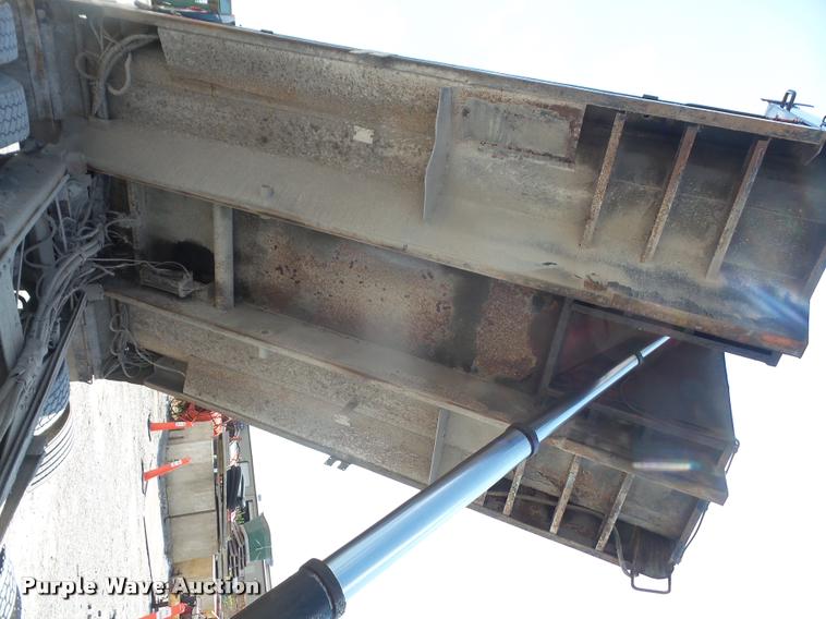 image for item DC5469 1999 International 4900 dump truck