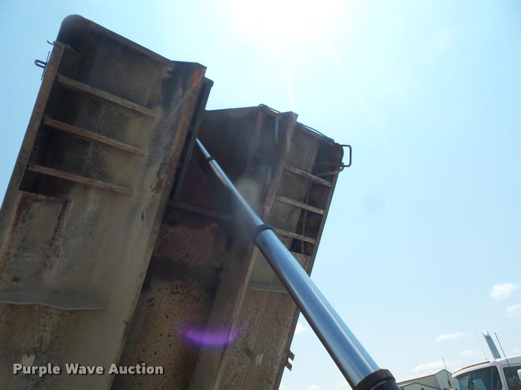 image for item DC5469 1999 International 4900 dump truck