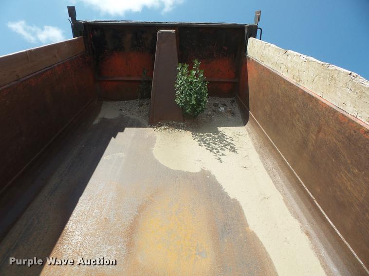 image for item DC5469 1999 International 4900 dump truck