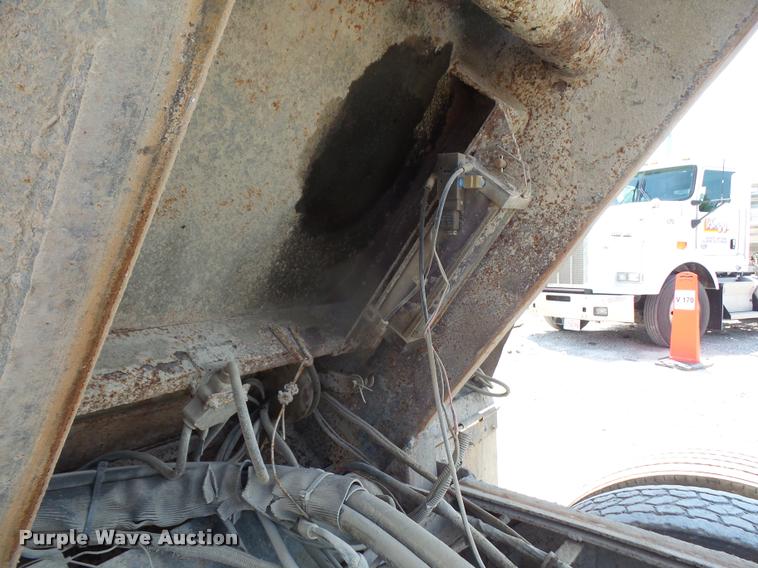 image for item DC5469 1999 International 4900 dump truck